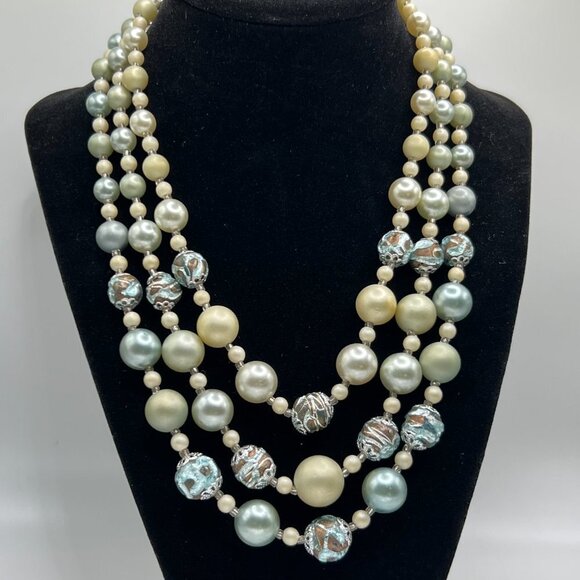 Vintage Baby Blue and White 3 Strands Pearl Beads Choker Necklace - Picture 2 of 3
